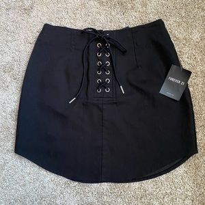 Falda corta, color negro, nunca usada. Talla small
